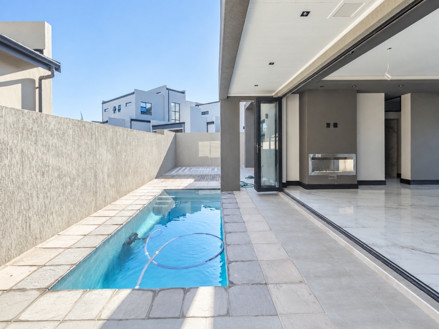 6 Bedroom Property for Sale in Sagewood Western Cape